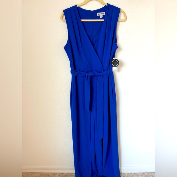 Sleveless Jumper - Picture 1 of 4